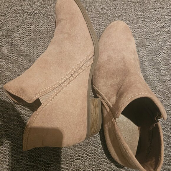 Beige tan cowgirl Western Country Concert ankle low heel faux suede boots 10 - Picture 12 of 12